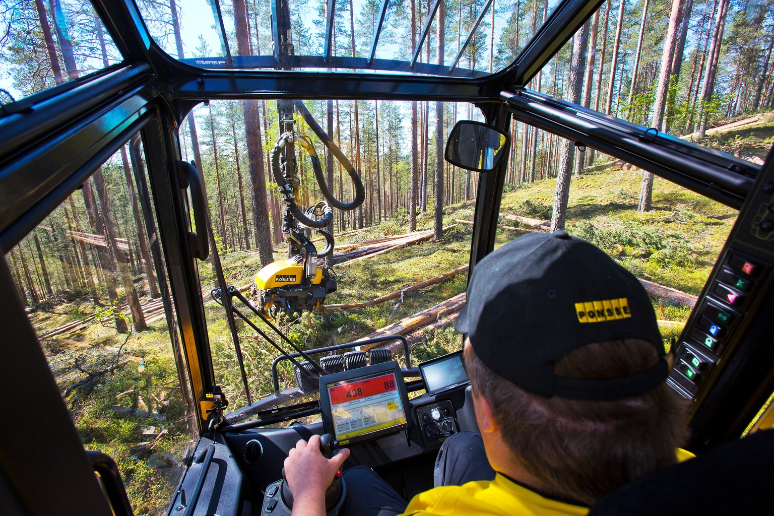 Operator-Centered Cabin with Full Visibility